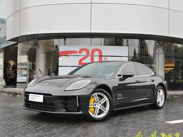 Porsche Panamera 2025