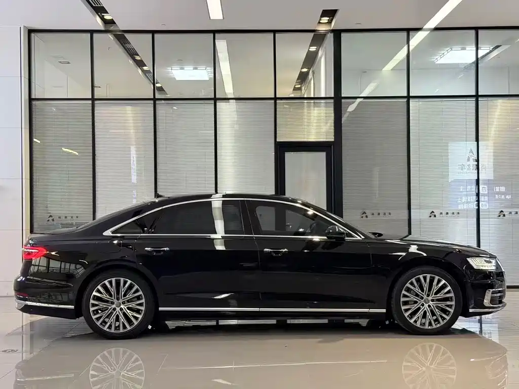 Audi A8 2018 — фото 17