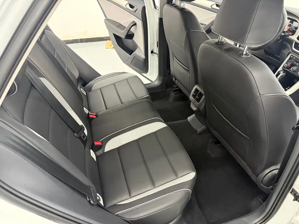 Volkswagen T-Roc 2023 — фото 17