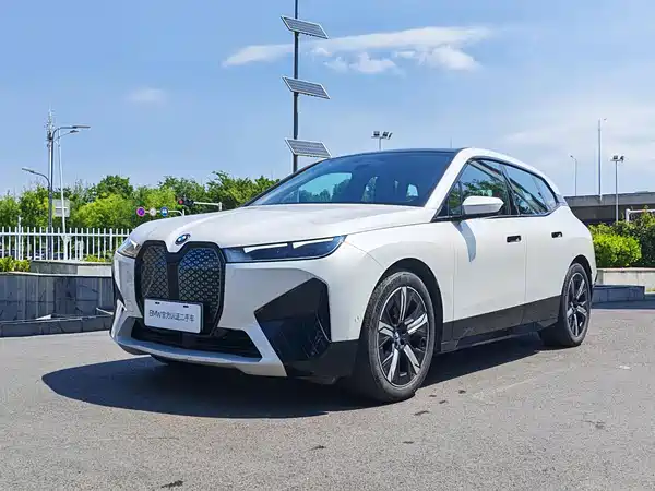 BMW iX 2025