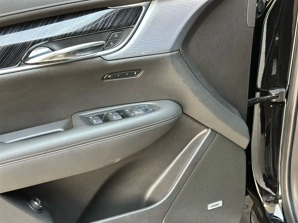 Cadillac XT6 2025 — фото 13