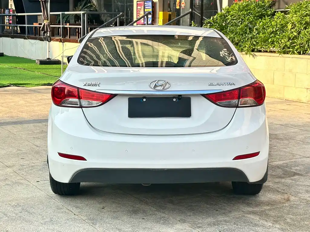 Hyundai Elantra 2014 — фото 8