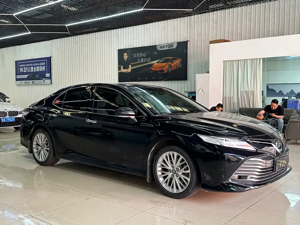 Toyota Camry 2018 — фото 3
