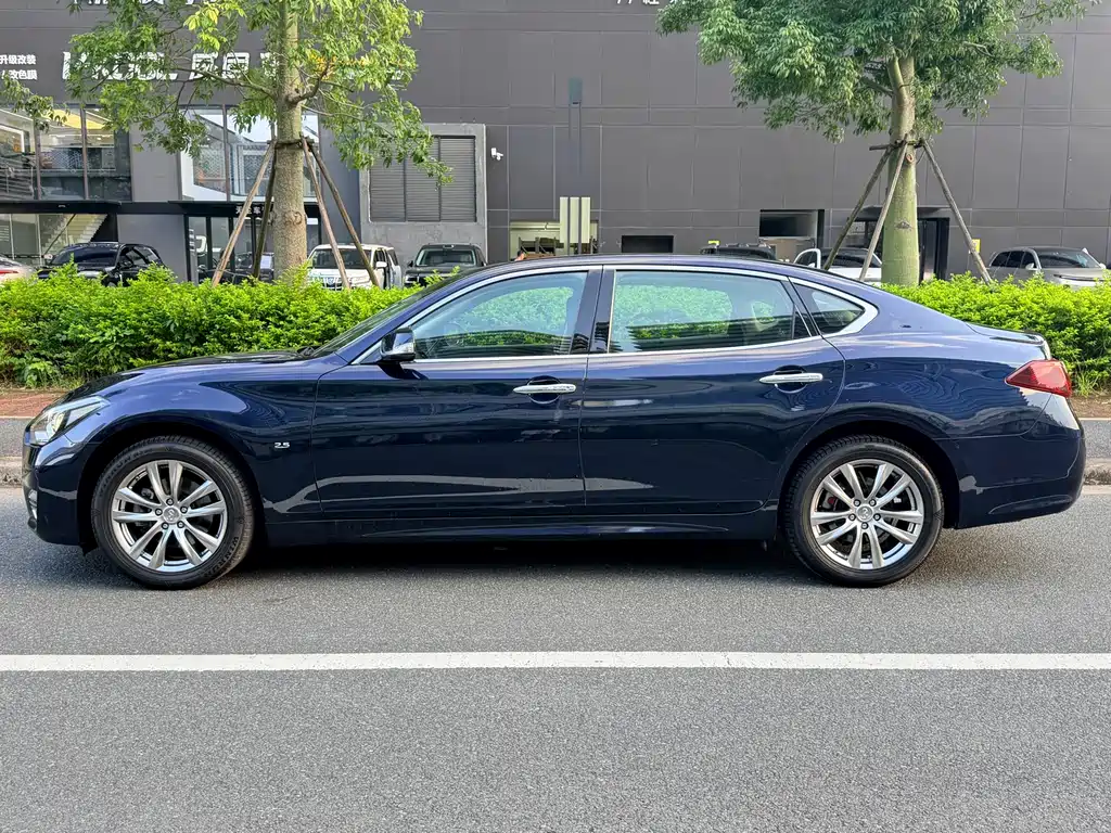 Infiniti Q70 2017 — фото 17
