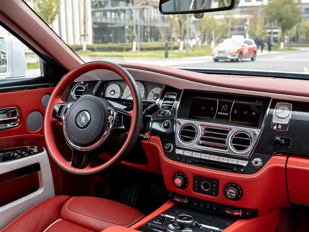 Rolls-Royce Ghost 2019 — фото 13