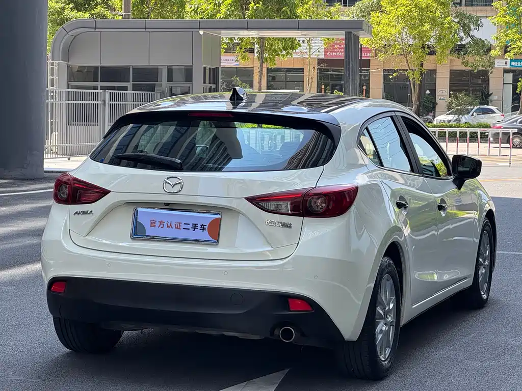 Mazda 3 Axela 2015