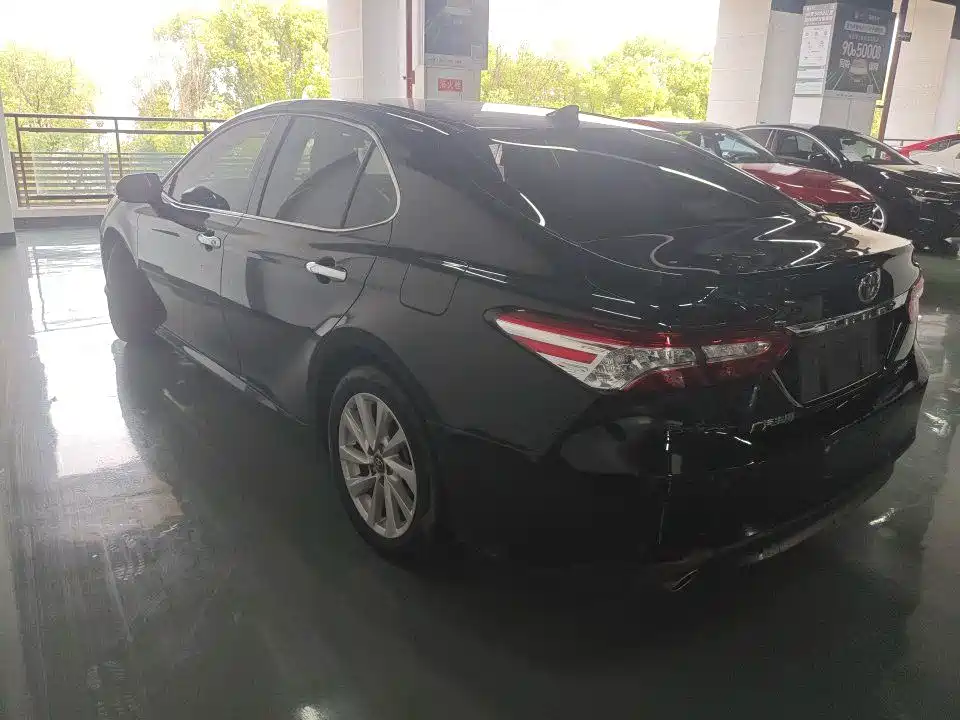Toyota Camry 2023 — фото 7