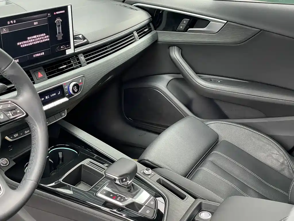 Audi A4L 2023 — фото 10