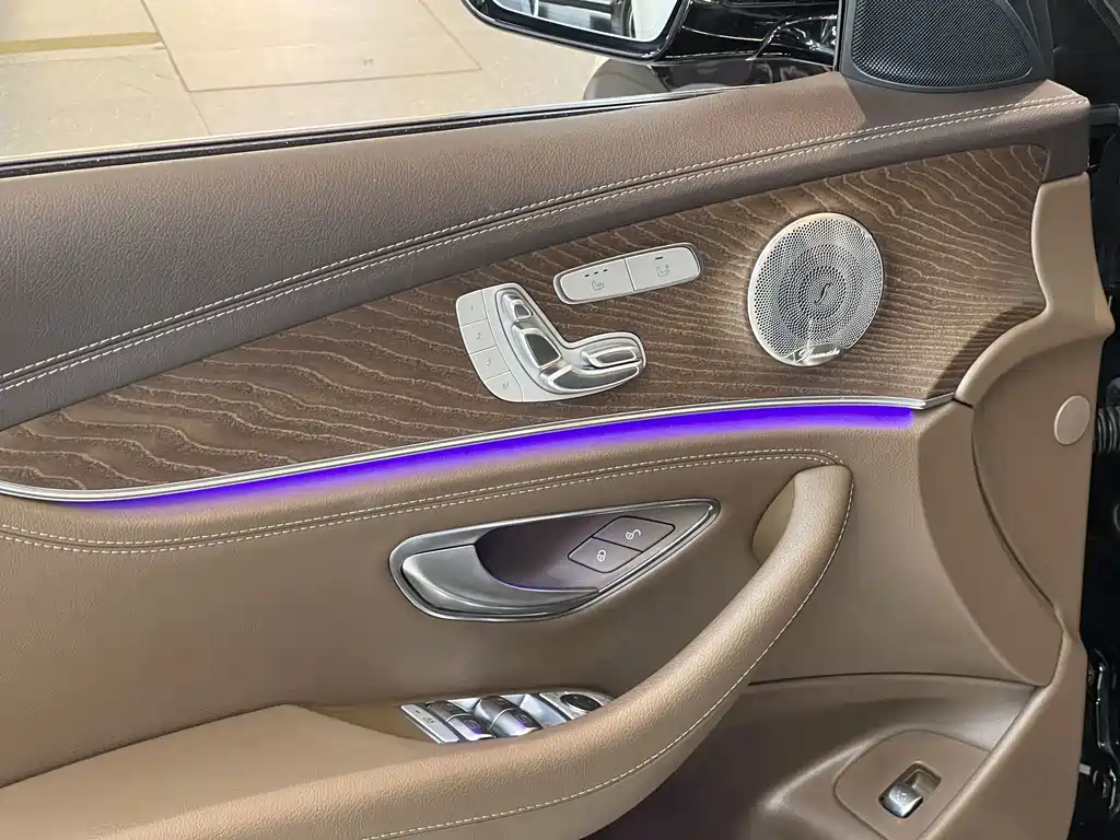 Mercedes-Benz E-Class 2022 — фото 12