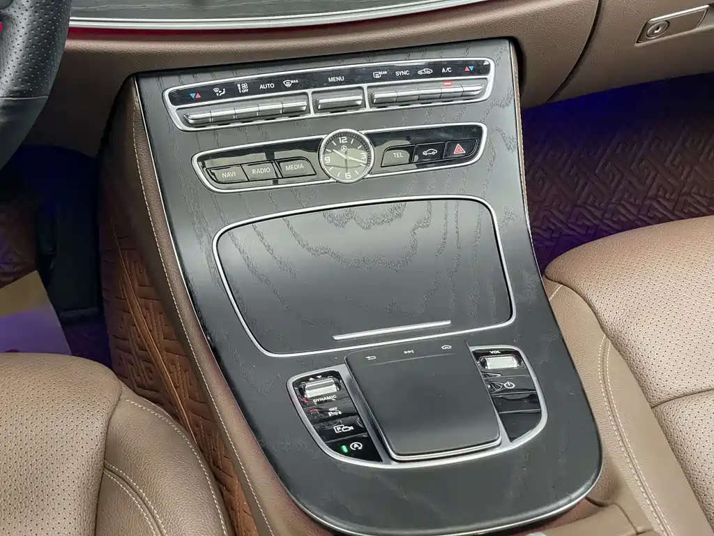 Mercedes-Benz E-Class 2020 — фото 13