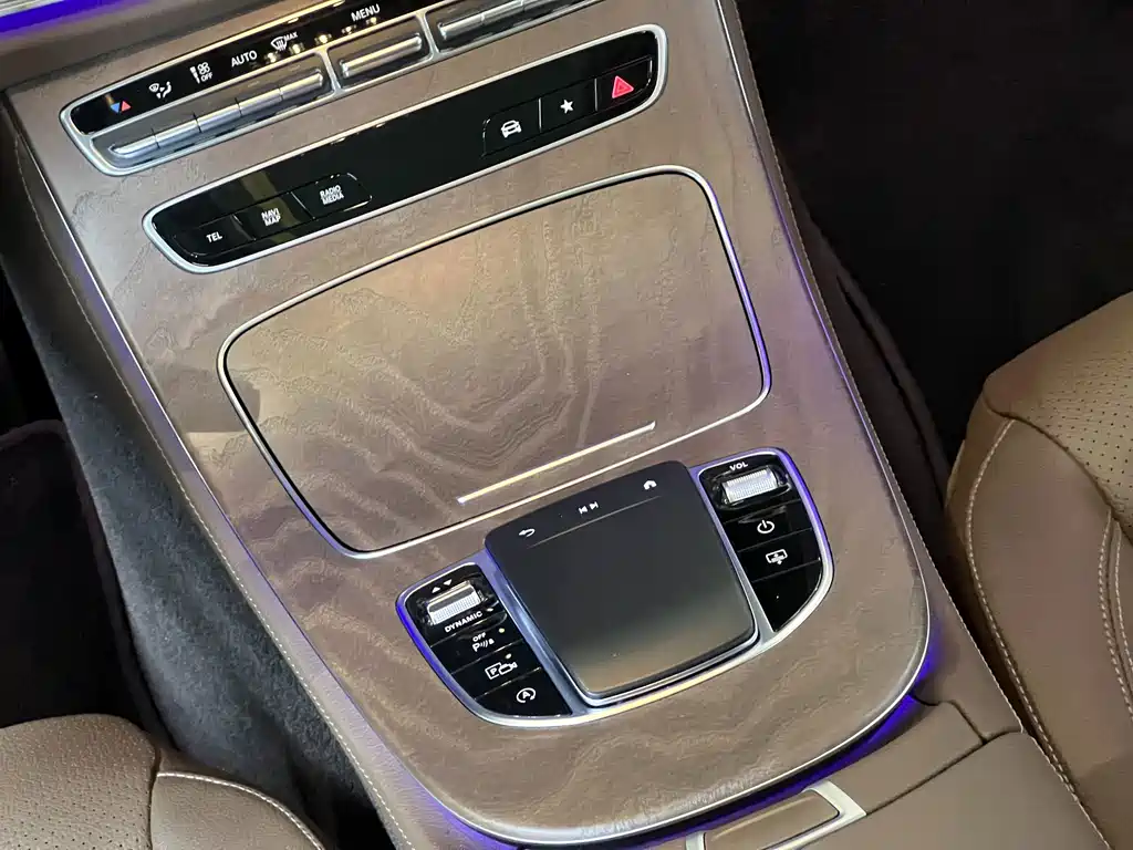 Mercedes-Benz E-Class 2022 — фото 14