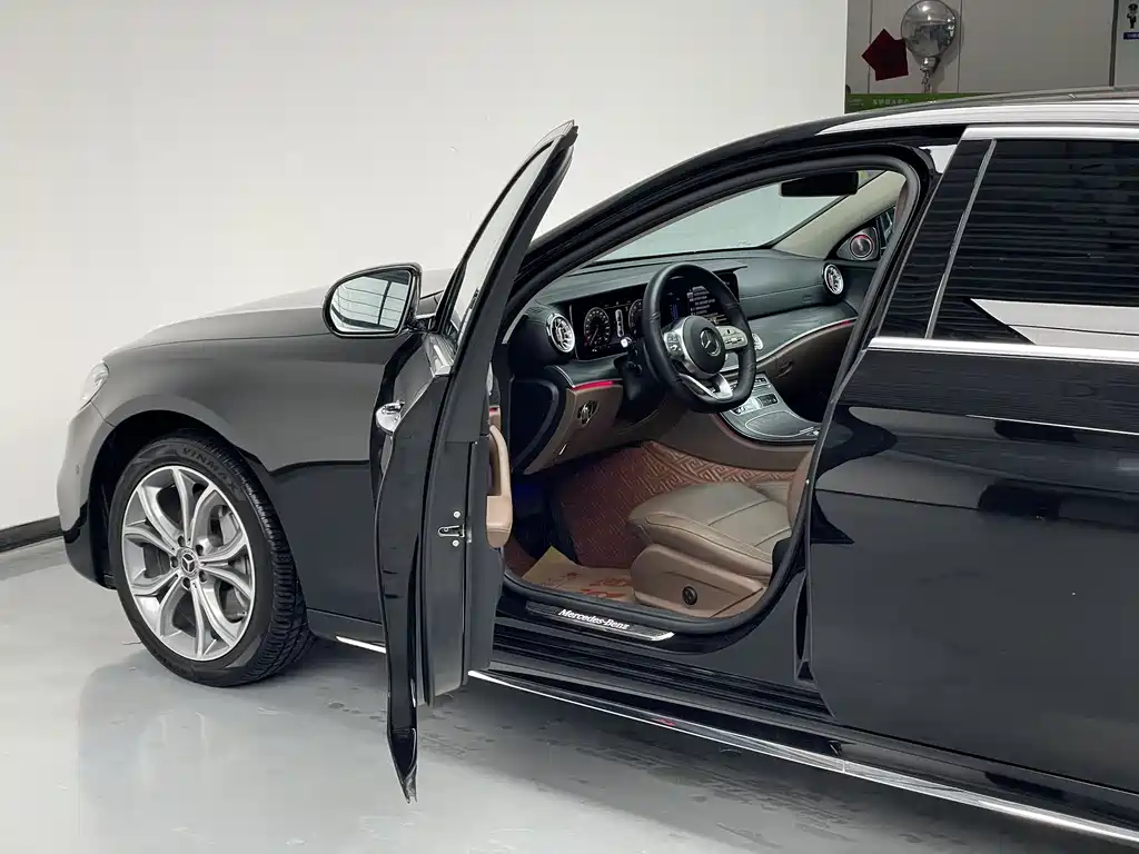 Mercedes-Benz E-Class 2020 — фото 11