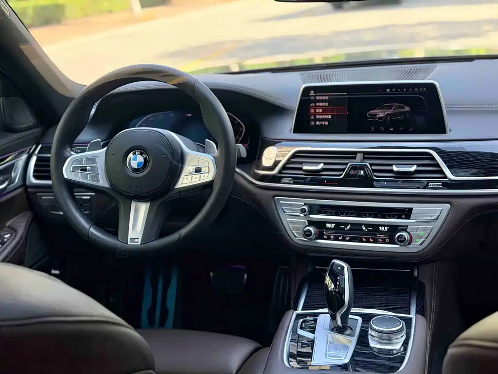 BMW 7 Series 2021 — фото 9
