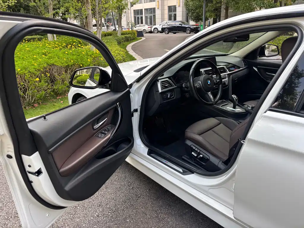 BMW 3 Series 2019 — фото 9