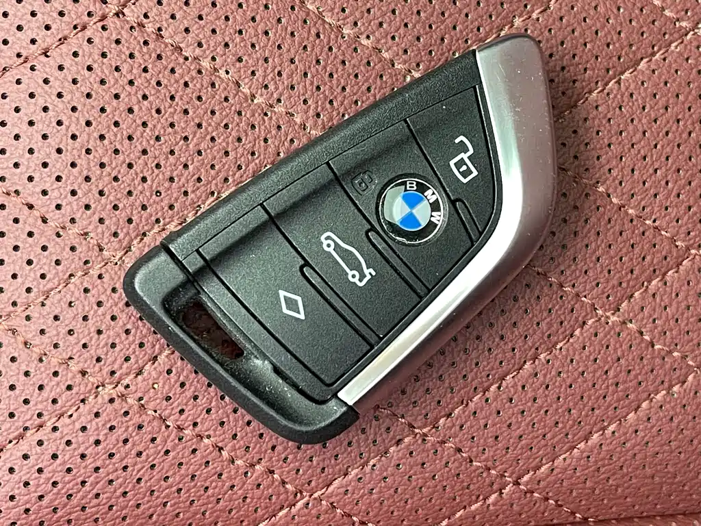 BMW 3 Series 2024 — фото 14