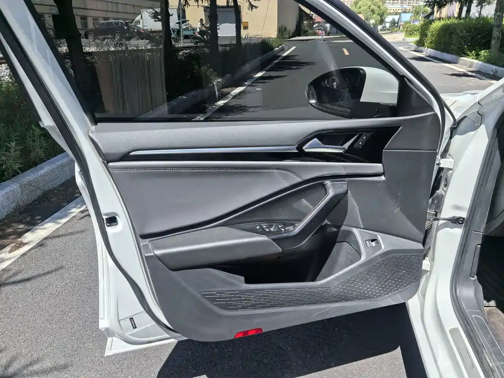 Volkswagen Sagitar 2022