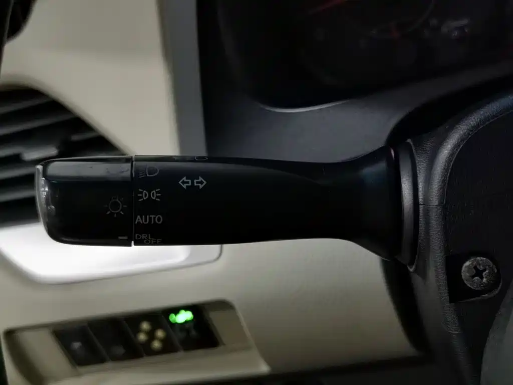 Toyota Sienna 2015 — фото 21