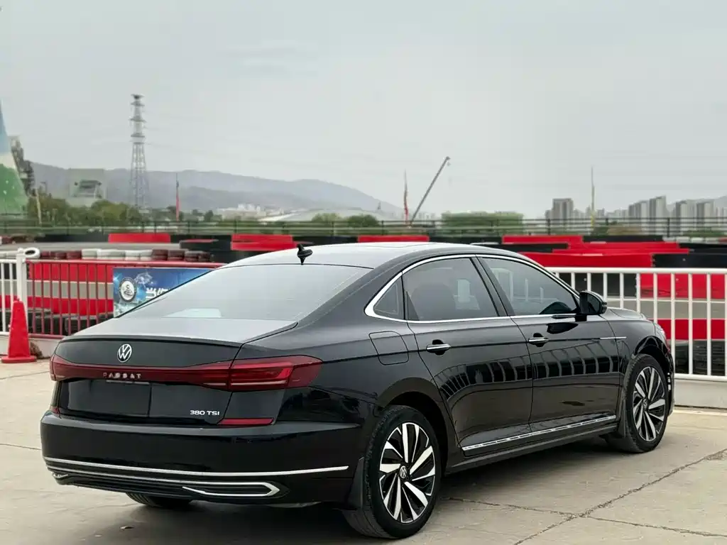 Volkswagen Passat 2022 — фото 4