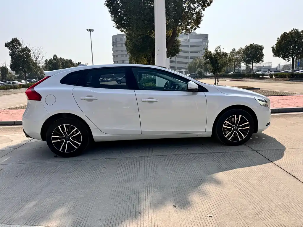 Volvo V40 2017 — фото 4
