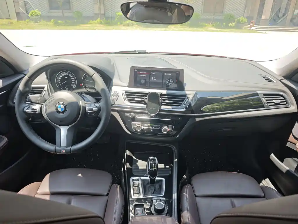BMW 1 Series 2020 — фото 11