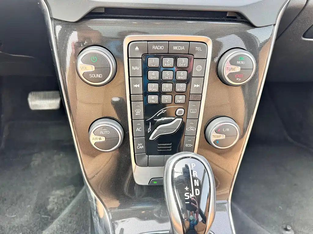 Volvo V40 2017 — фото 15