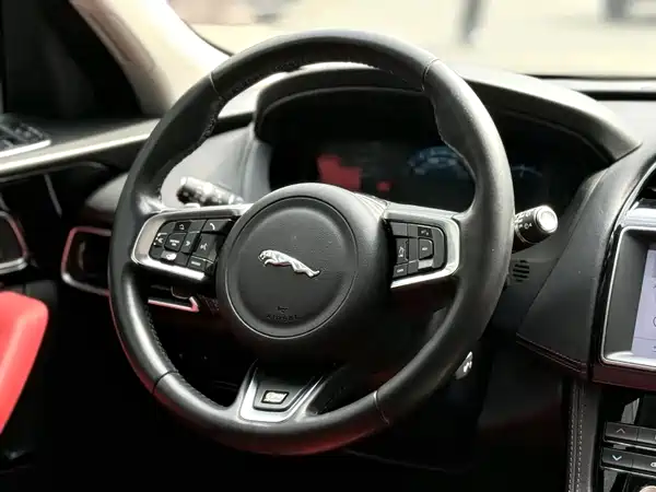 Jaguar F-PACE 2018
