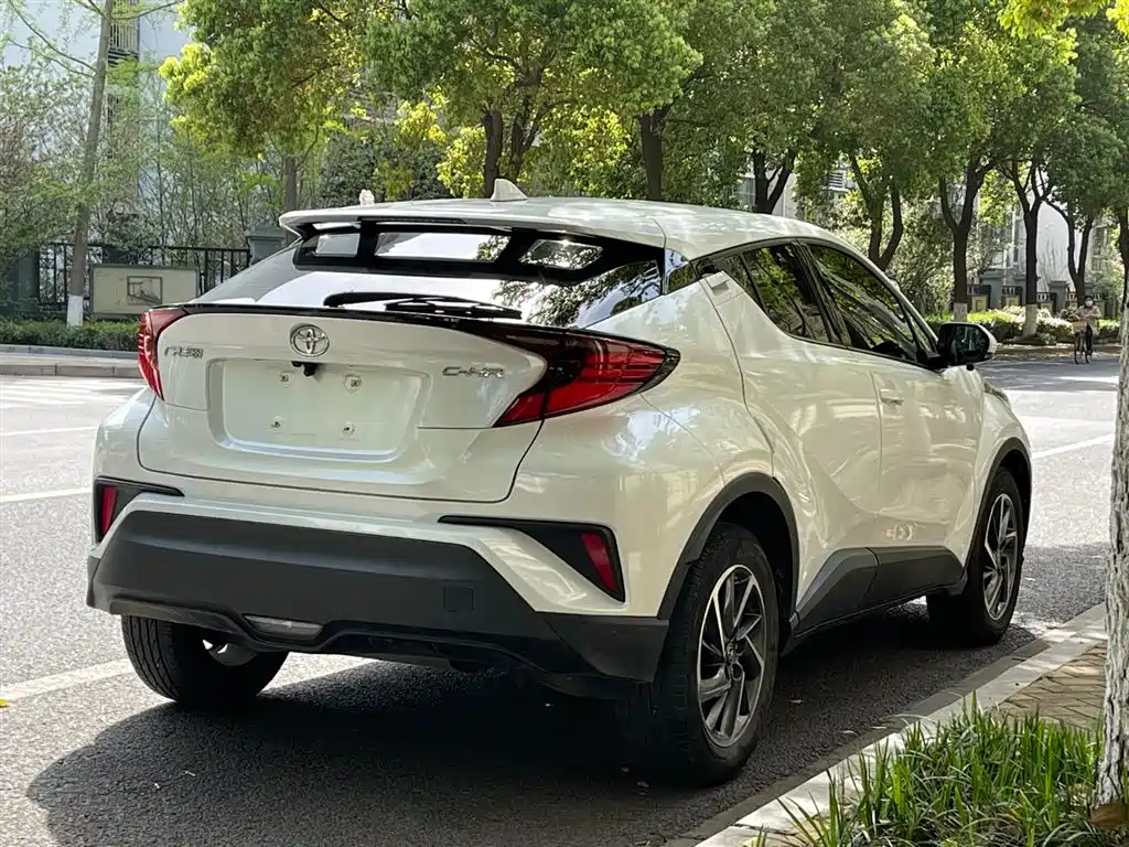 Toyota C-HR 2022 — фото 4