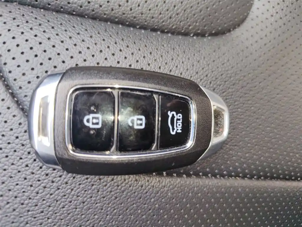 Hyundai Elantra 2023 — фото 9