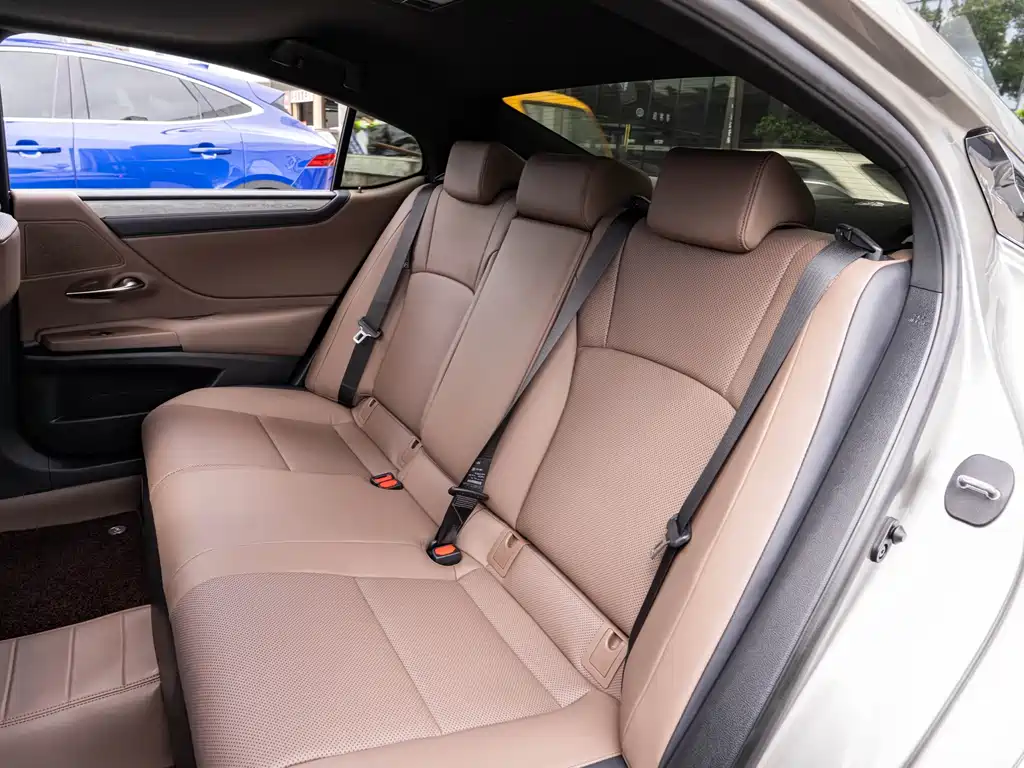 Lexus ES 2025 — фото 12