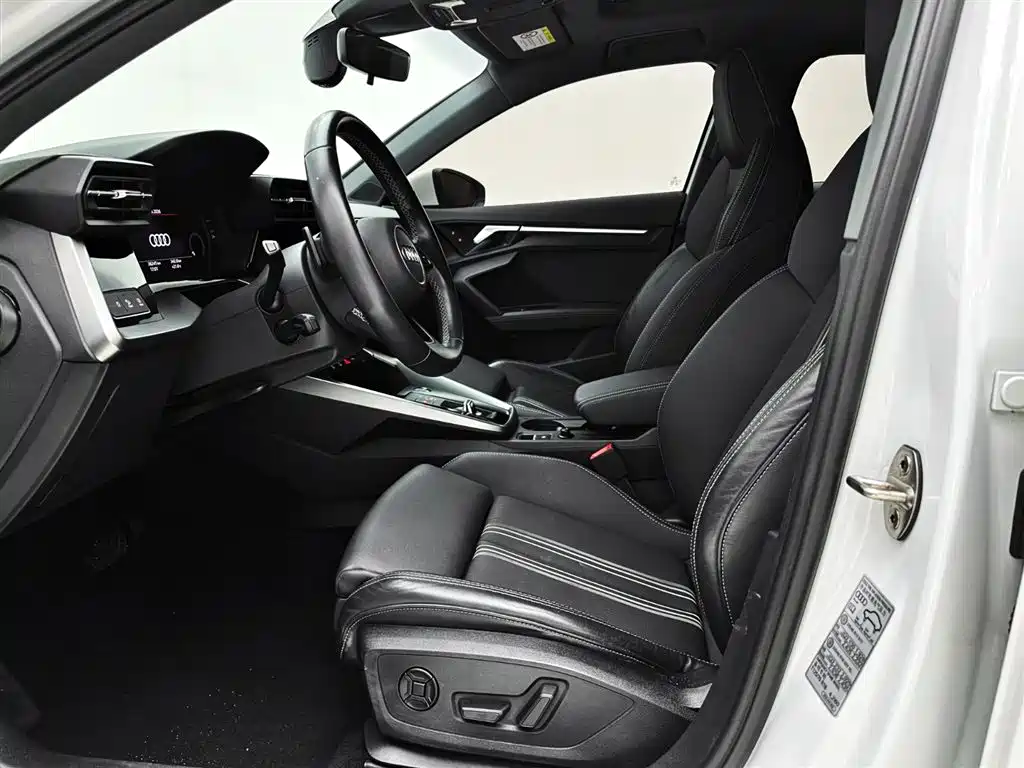 Audi A3 2023 — фото 19