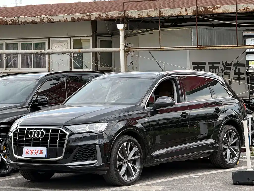 Audi Q7 2023 — фото 1