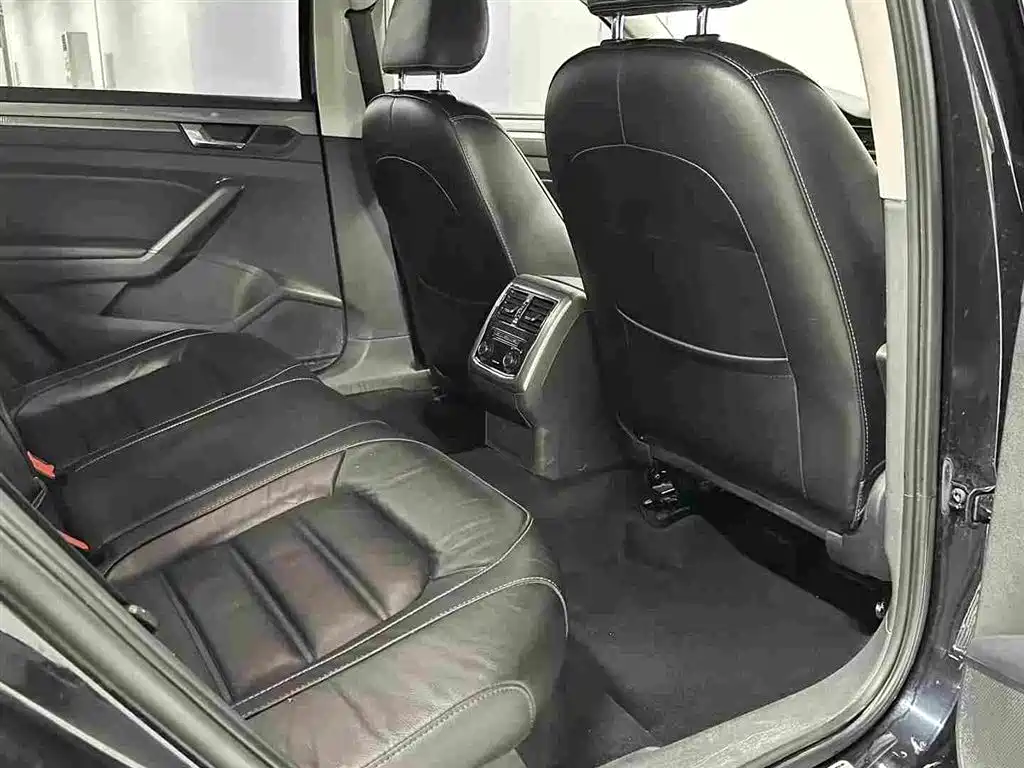 Volkswagen Passat 2018 — фото 13