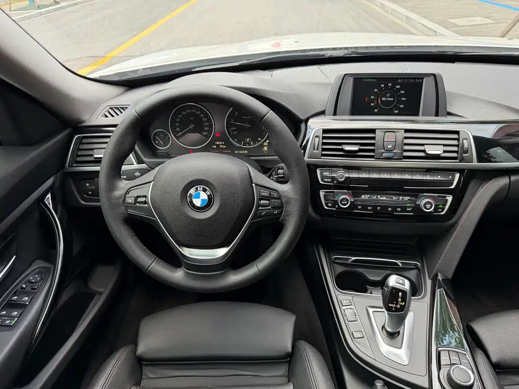 BMW 3 Series GT 2018 — фото 8