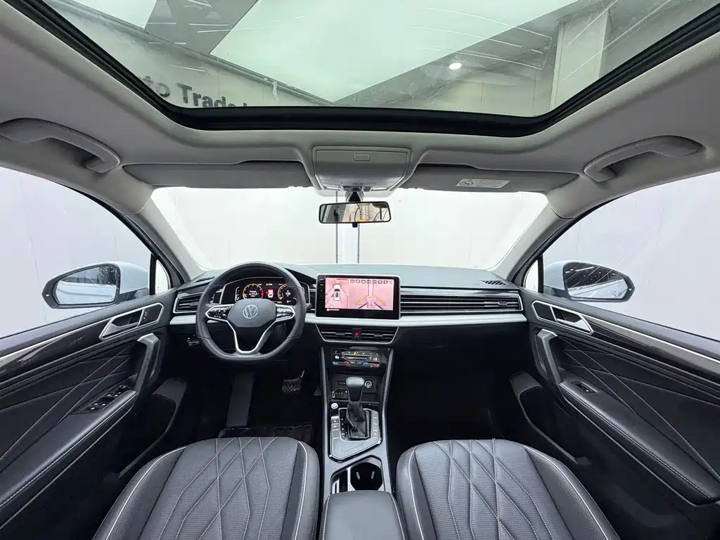 Volkswagen Tiguan L 2023 — фото 17