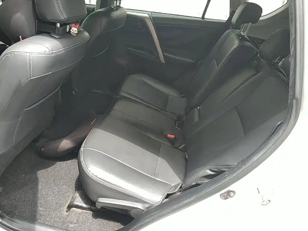 Toyota RAV4 2019 — фото 17