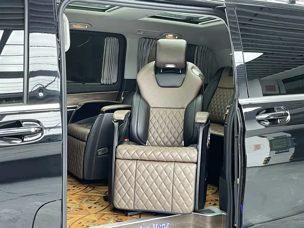 Mercedes-Benz V-Class 2021 — фото 12