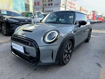 MINI MINI 2023