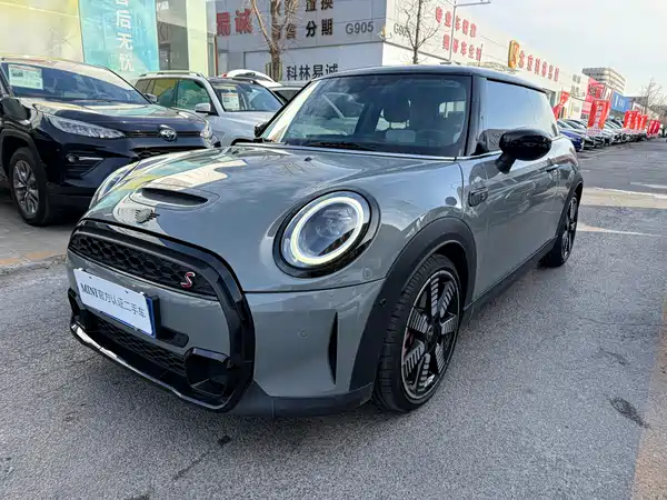 MINI MINI 2023