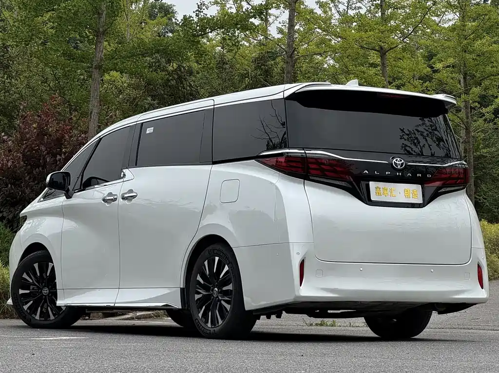 Toyota Alphard 2024 — фото 6