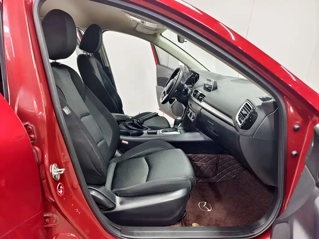 Mazda 3 Axela 2016 — фото 13