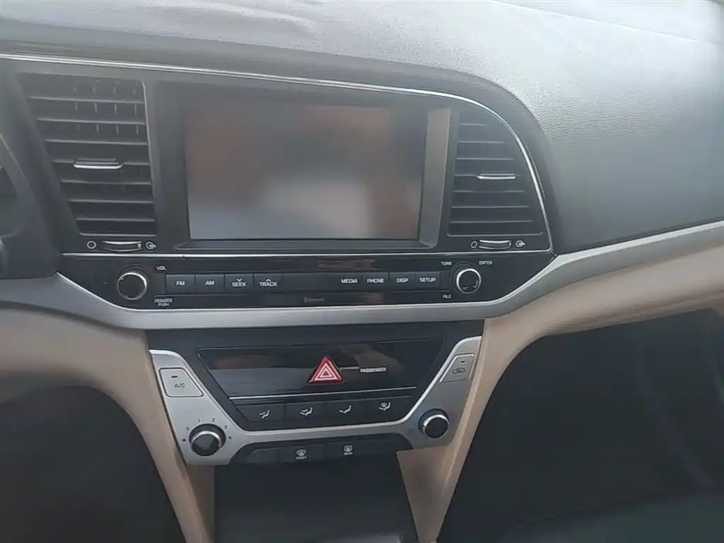 Hyundai Elantra 2018 — фото 9