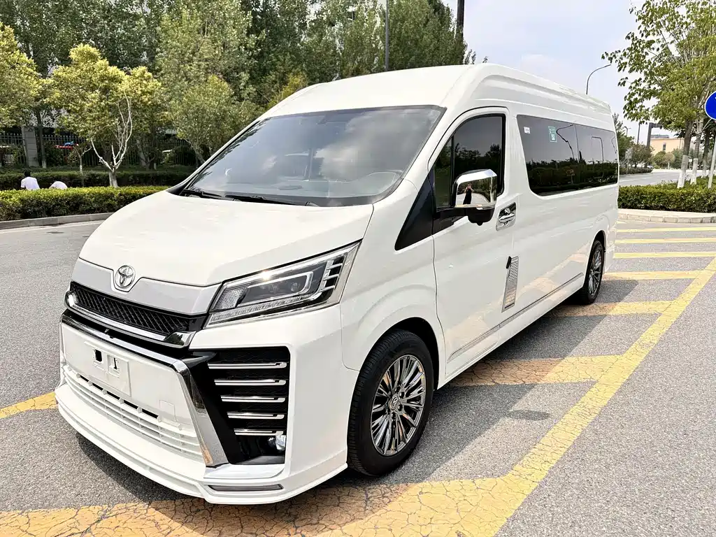 Toyota Hiace 2025 — фото 1