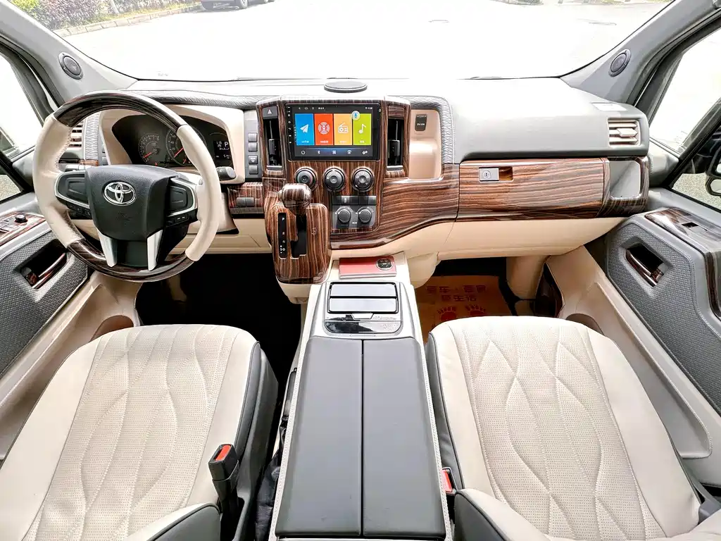 Toyota Hiace 2025 — фото 4