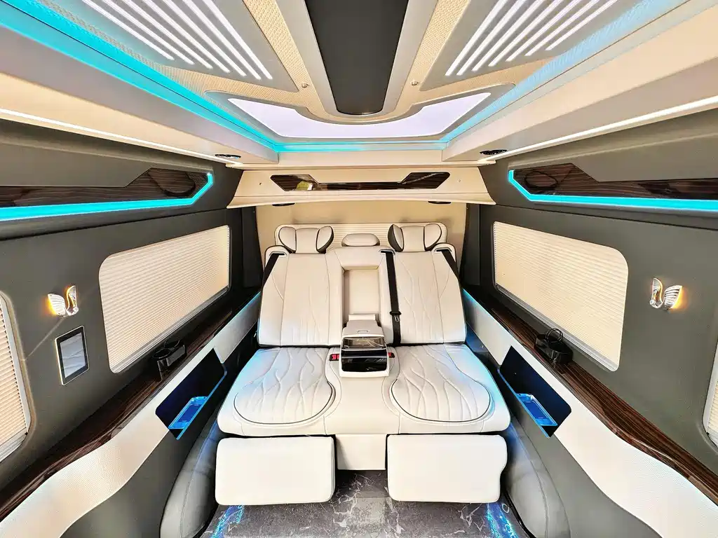 Toyota Hiace 2025 — фото 19