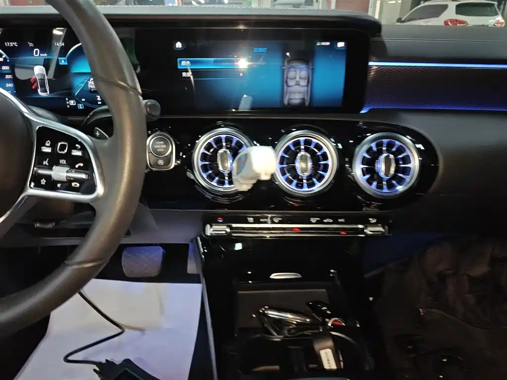 Mercedes-Benz A-Class 2020 — фото 13