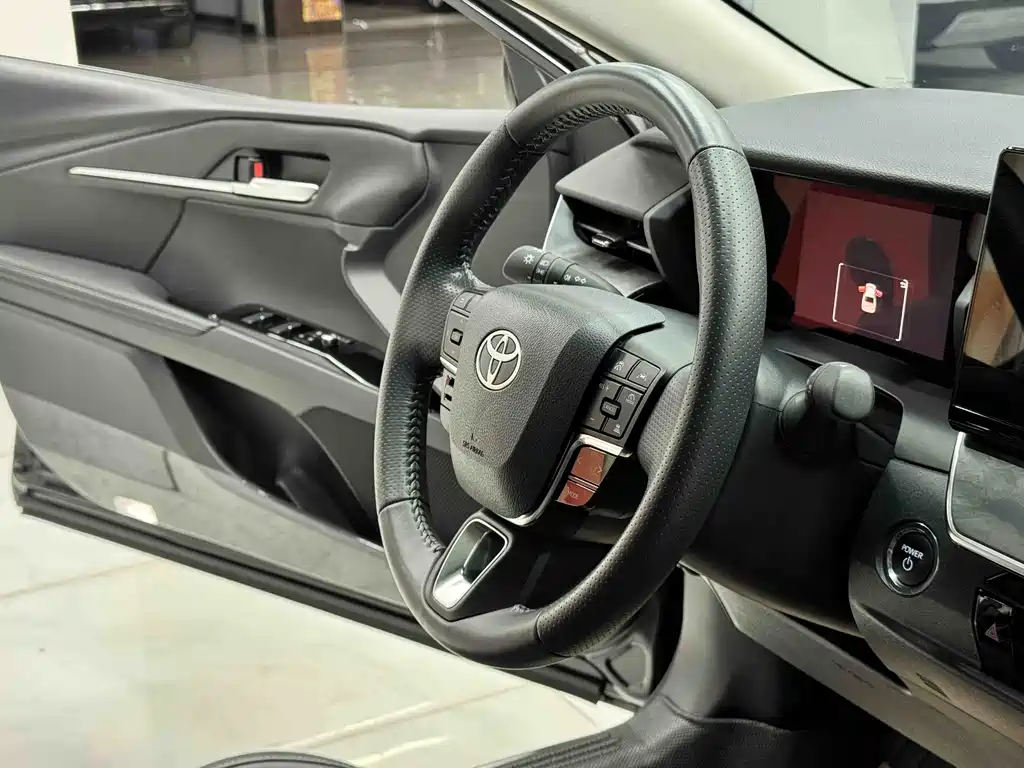 Toyota Camry 2024 — фото 15