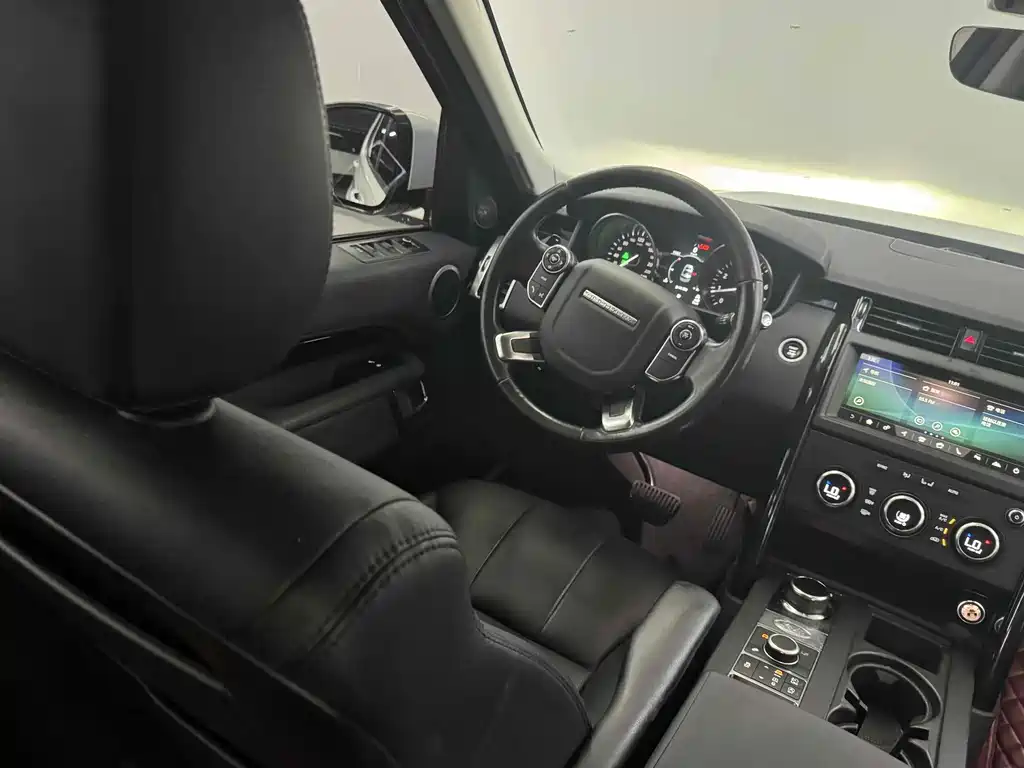 Land Rover Discovery 2018 — фото 14