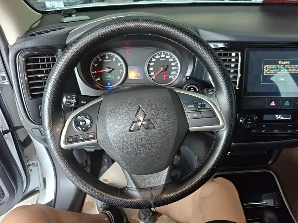 Mitsubishi Outlander 2022 — фото 11