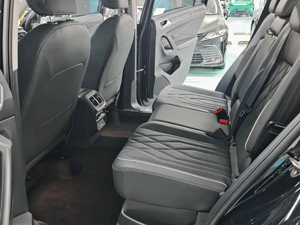 Volkswagen Tiguan L 2023 — фото 11