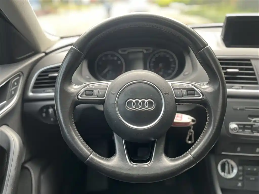Audi Q3 2015 — фото 12